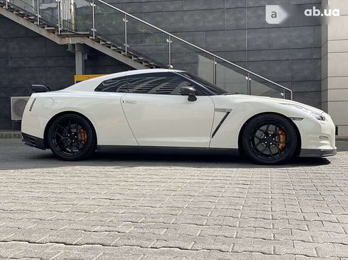 Nissan GT-R 2013 - фото 17