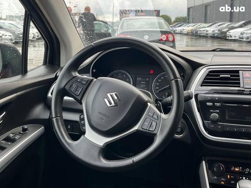 Suzuki SX4 2018 красный - фото 25