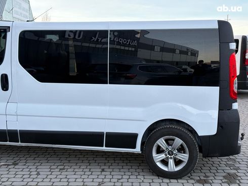 Opel Vivaro 2009 белый - фото 11