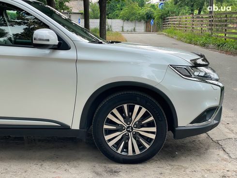 Mitsubishi Outlander 2019 белый - фото 5