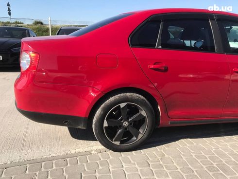 Volkswagen Jetta 2007 красный - фото 17