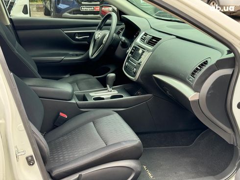 Nissan Altima 2018 белый - фото 29