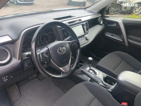 Toyota RAV4 2016 серый - фото 31