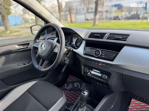 Skoda Fabia 2017 - фото 29