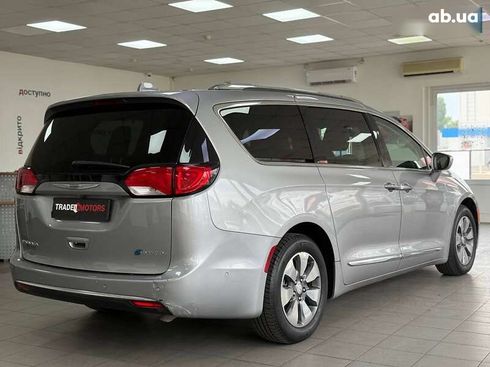 Chrysler Pacifica 2017 - фото 14