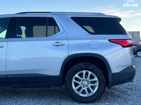 Chevrolet Traverse 2017 серый - фото 5