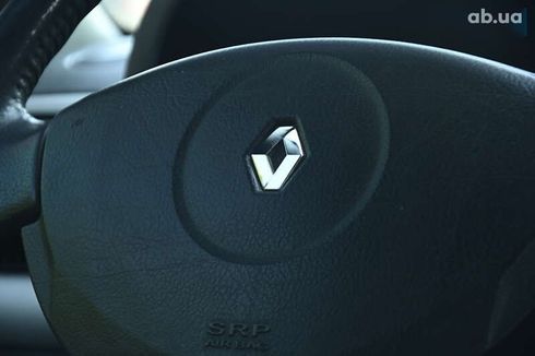 Renault Clio 2010 - фото 30