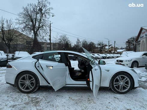 Tesla Model S 2015 белый - фото 9