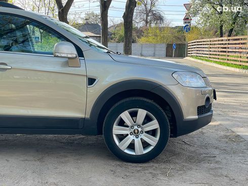 Chevrolet Captiva 2009 бежевый - фото 4
