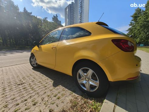 SEAT Ibiza 2010 желтый - фото 2