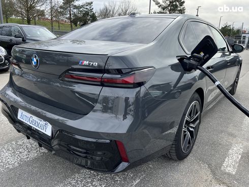 BMW i7 2024 - фото 36