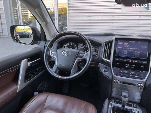 Toyota Land Cruiser 2019 - фото 17