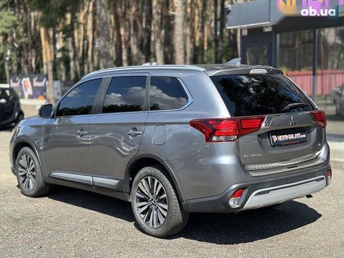 Mitsubishi Outlander 2020 - фото 3