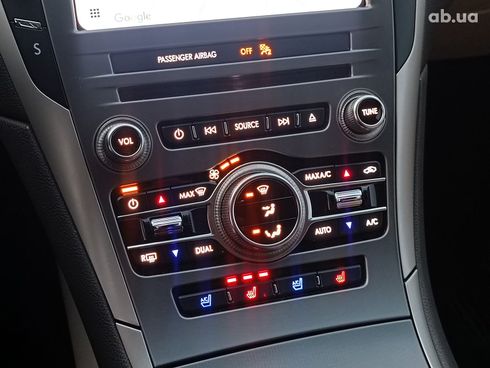 Lincoln MKZ 2017 красный - фото 30