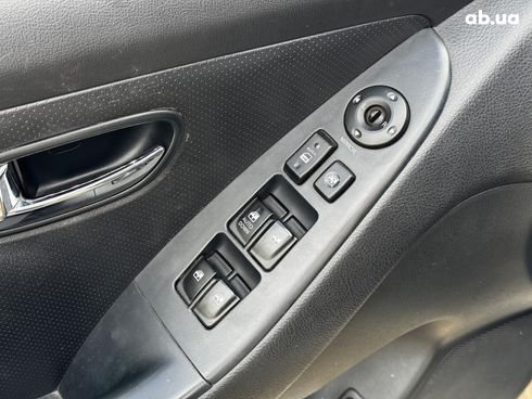 Hyundai Elantra 2010 бежевый - фото 9