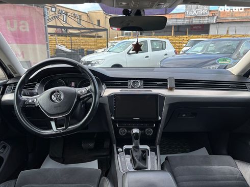 Volkswagen Passat 2017 серый - фото 28