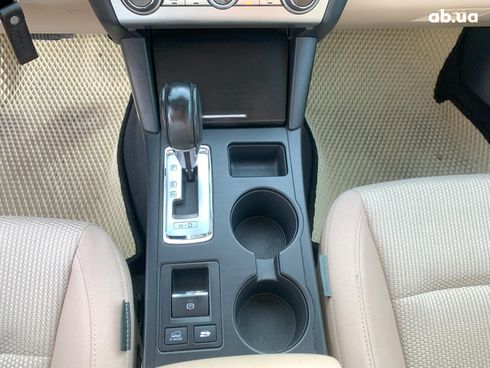 Subaru Outback 2016 бежевый - фото 89