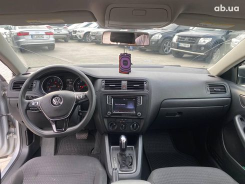 Volkswagen Jetta 2015 серый - фото 24