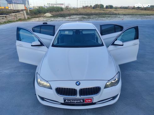 BMW 5 серия 2012 белый - фото 17