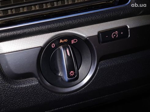 Volkswagen Passat 2016 серый - фото 25