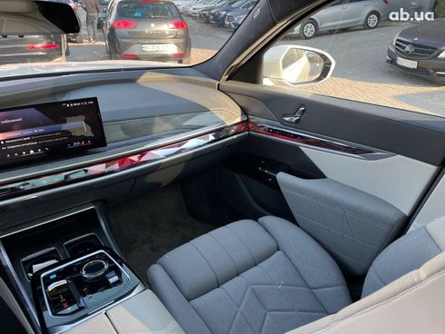 BMW i7 2023 белый - фото 29