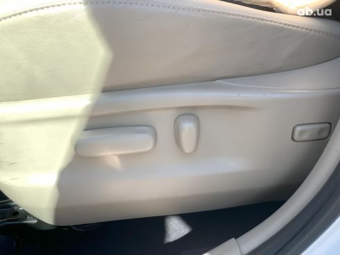Toyota Venza 2013 белый - фото 23