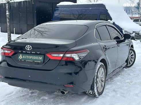 Toyota Camry 2022 - фото 12