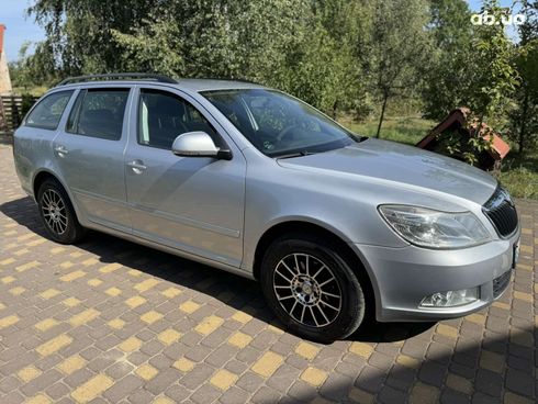 Skoda Octavia 2010 серебристый - фото 3