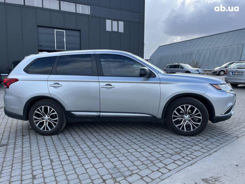 Mitsubishi Outlander 2018 серый - фото 10