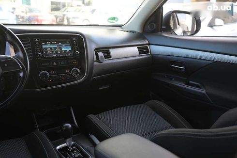 Mitsubishi Outlander 2016 - фото 11