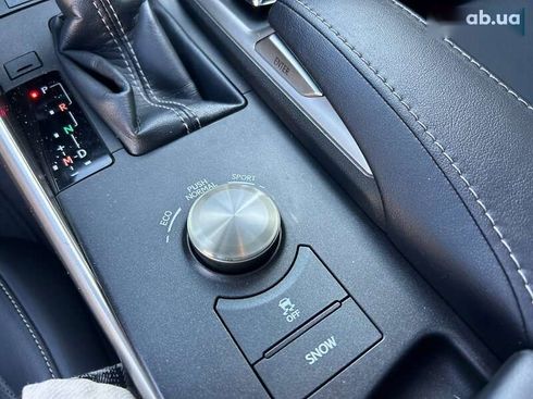 Lexus IS 2018 - фото 21