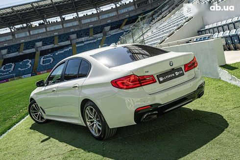 BMW 5 серия 2017 - фото 17