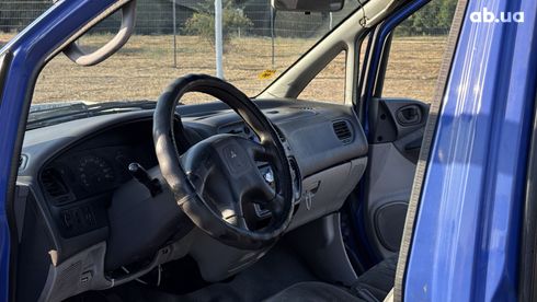 Mitsubishi Space Gear 2000 голубой - фото 13