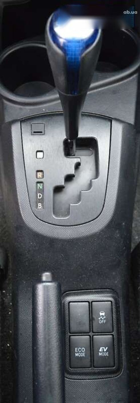 Toyota Prius C 2012 - фото 26