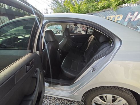 Volkswagen Jetta 2014 серебристый - фото 14