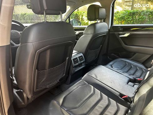 Volkswagen Touareg 2021 серый - фото 24