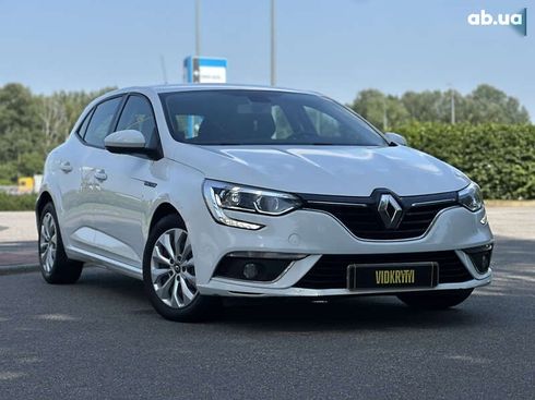 Renault Megane 2018 - фото 10