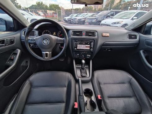 Volkswagen Jetta 2011 серый - фото 15