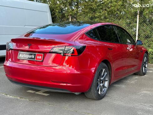 Tesla Model 3 2021 красный - фото 32