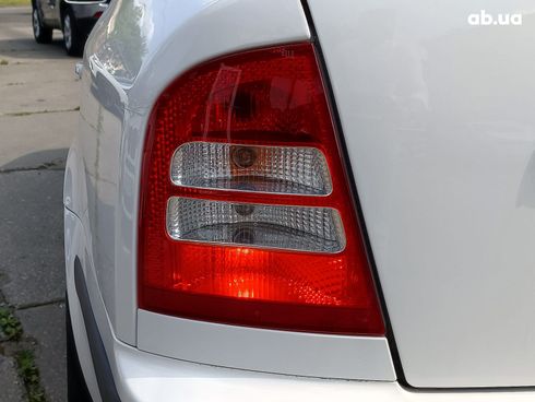 Skoda Octavia 2007 белый - фото 9