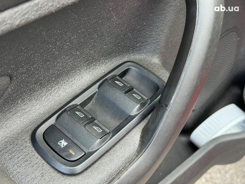 Ford Fiesta 2016 красный - фото 13