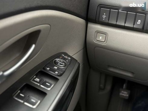 Kia Sedona 2017 - фото 26