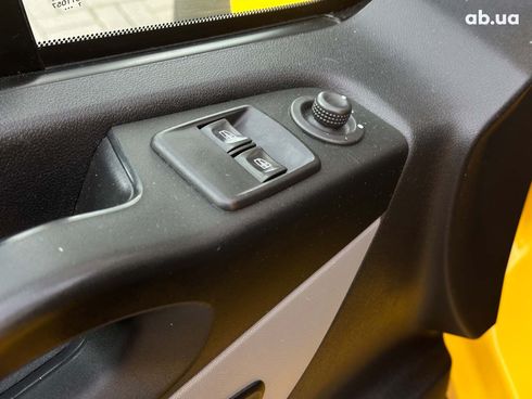 Renault Trafic 2017 желтый - фото 24