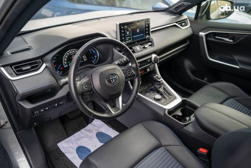 Toyota RAV4 Hybrid 2021 - фото 8