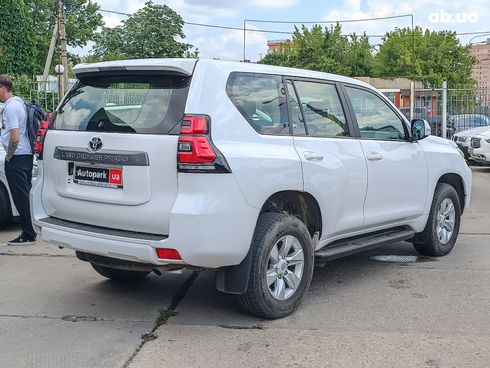 Toyota Land Cruiser Prado 2018 белый - фото 7