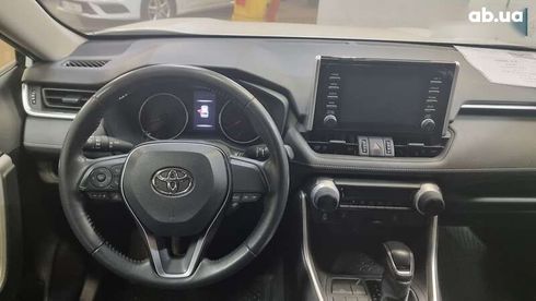 Toyota RAV4 2021 - фото 8