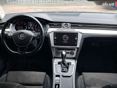 Volkswagen Passat 2017 - фото 13
