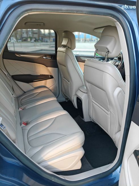 Lincoln MKC 2018 синий - фото 17
