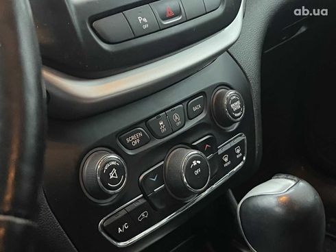 Jeep Cherokee 2015 черный - фото 21