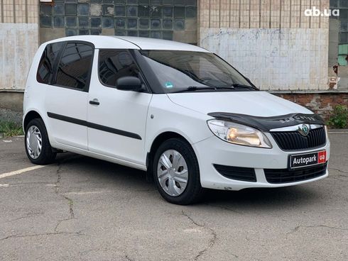 Skoda Roomster 2012 белый - фото 3